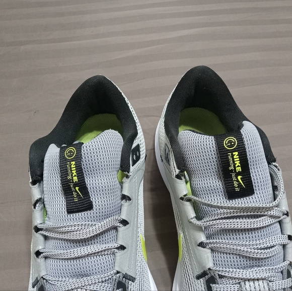 Nike Air Zoom Pegasus 40 Men's 10.5 Gray Road Running Gray DV3853-004 - Picture 8 of 14